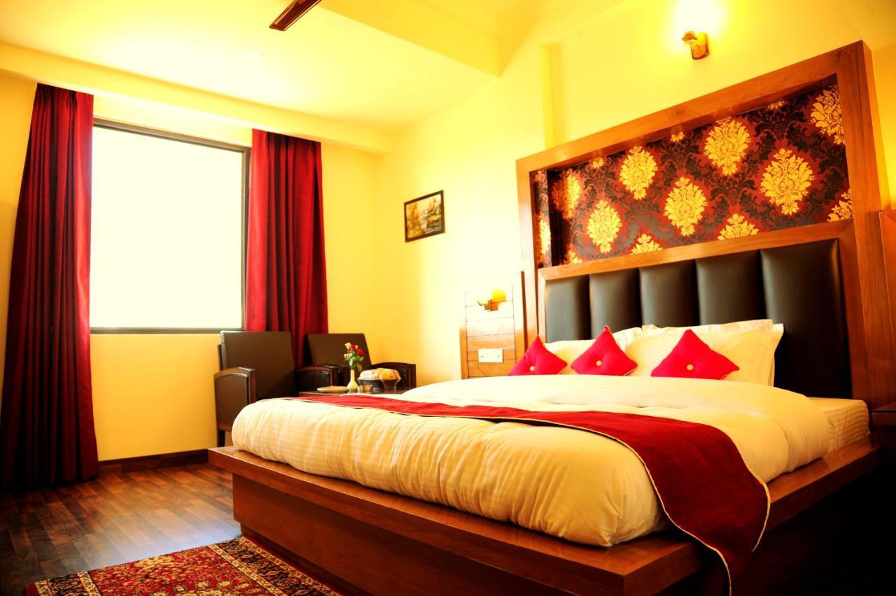 Hotel Grand Sharan คาตรา ภายนอก รูปภาพ