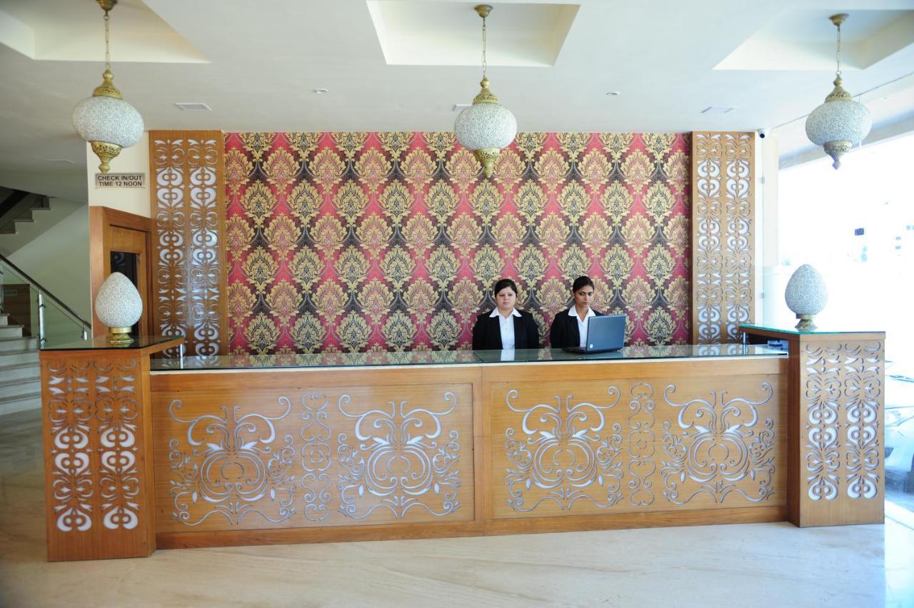 Hotel Grand Sharan คาตรา ภายนอก รูปภาพ