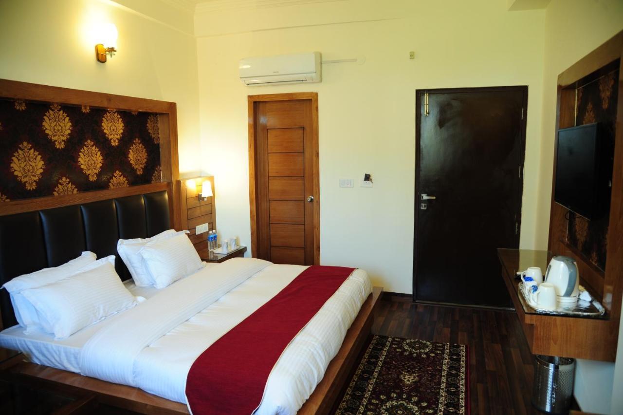 Hotel Grand Sharan คาตรา ภายนอก รูปภาพ
