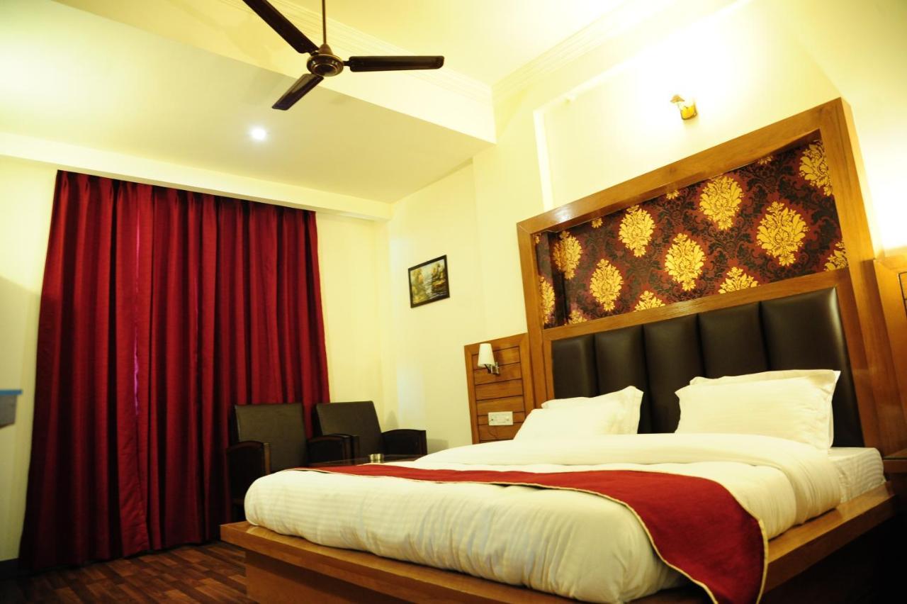 Hotel Grand Sharan คาตรา ภายนอก รูปภาพ