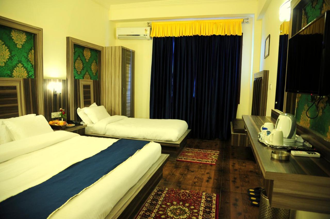 Hotel Grand Sharan คาตรา ภายนอก รูปภาพ