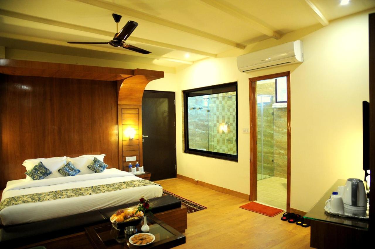 Hotel Grand Sharan คาตรา ภายนอก รูปภาพ