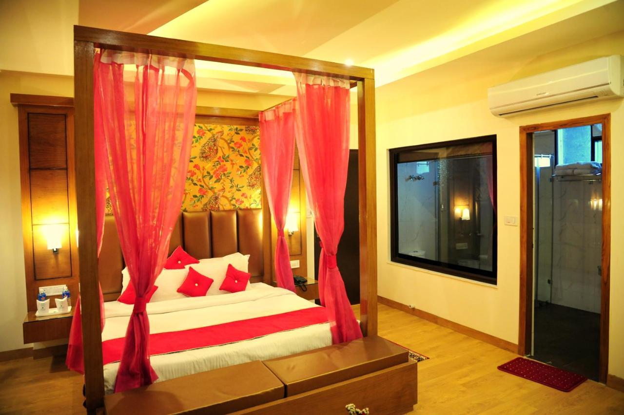Hotel Grand Sharan คาตรา ภายนอก รูปภาพ
