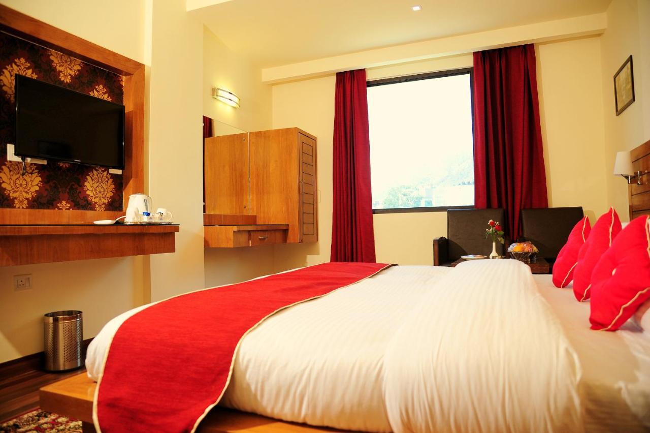 Hotel Grand Sharan คาตรา ภายนอก รูปภาพ
