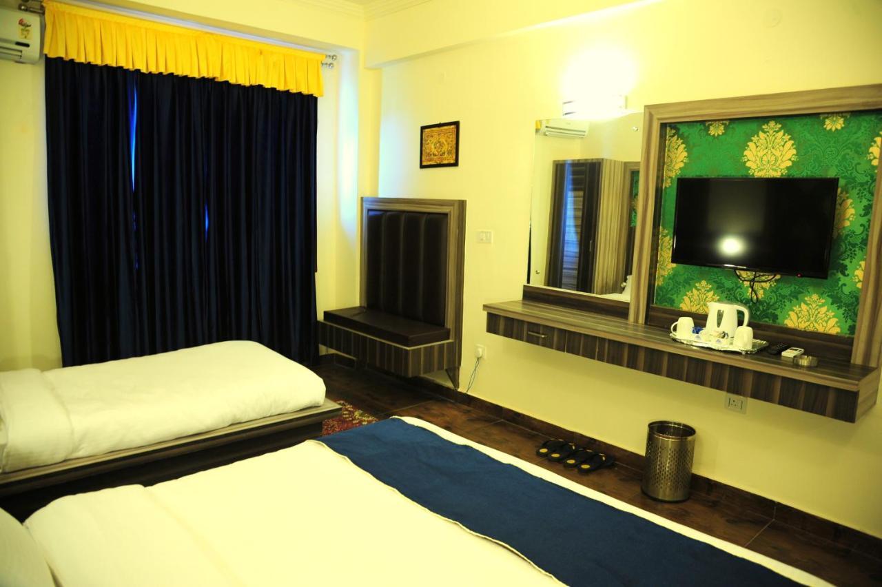 Hotel Grand Sharan คาตรา ภายนอก รูปภาพ