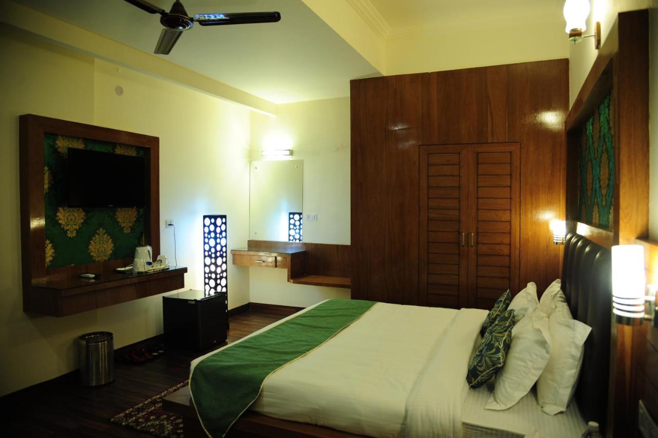 Hotel Grand Sharan คาตรา ภายนอก รูปภาพ