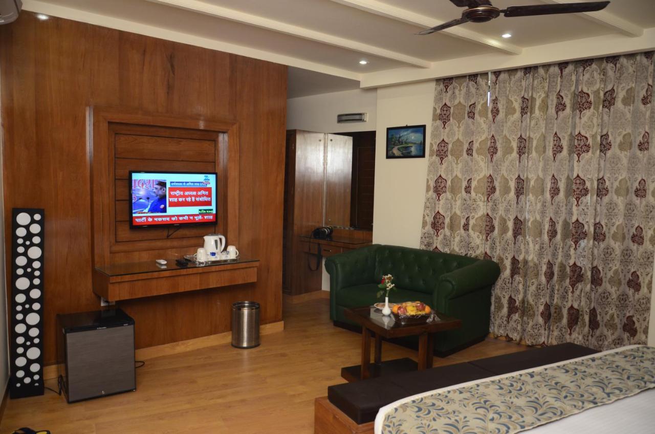 Hotel Grand Sharan คาตรา ภายนอก รูปภาพ