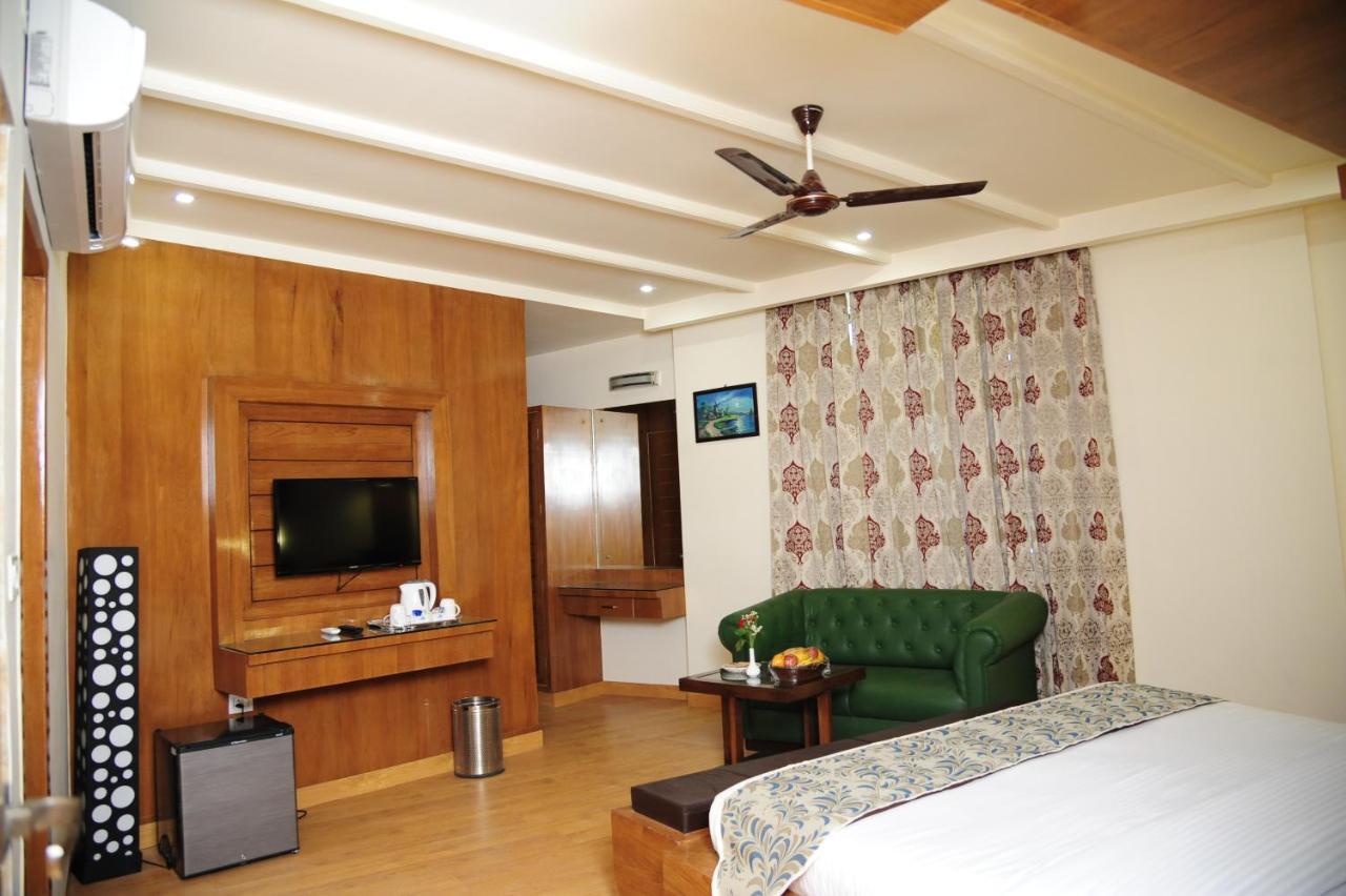 Hotel Grand Sharan คาตรา ภายนอก รูปภาพ