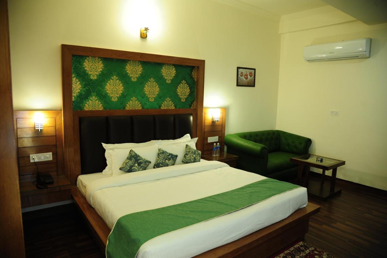 Hotel Grand Sharan คาตรา ภายนอก รูปภาพ