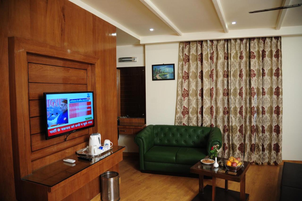 Hotel Grand Sharan คาตรา ภายนอก รูปภาพ