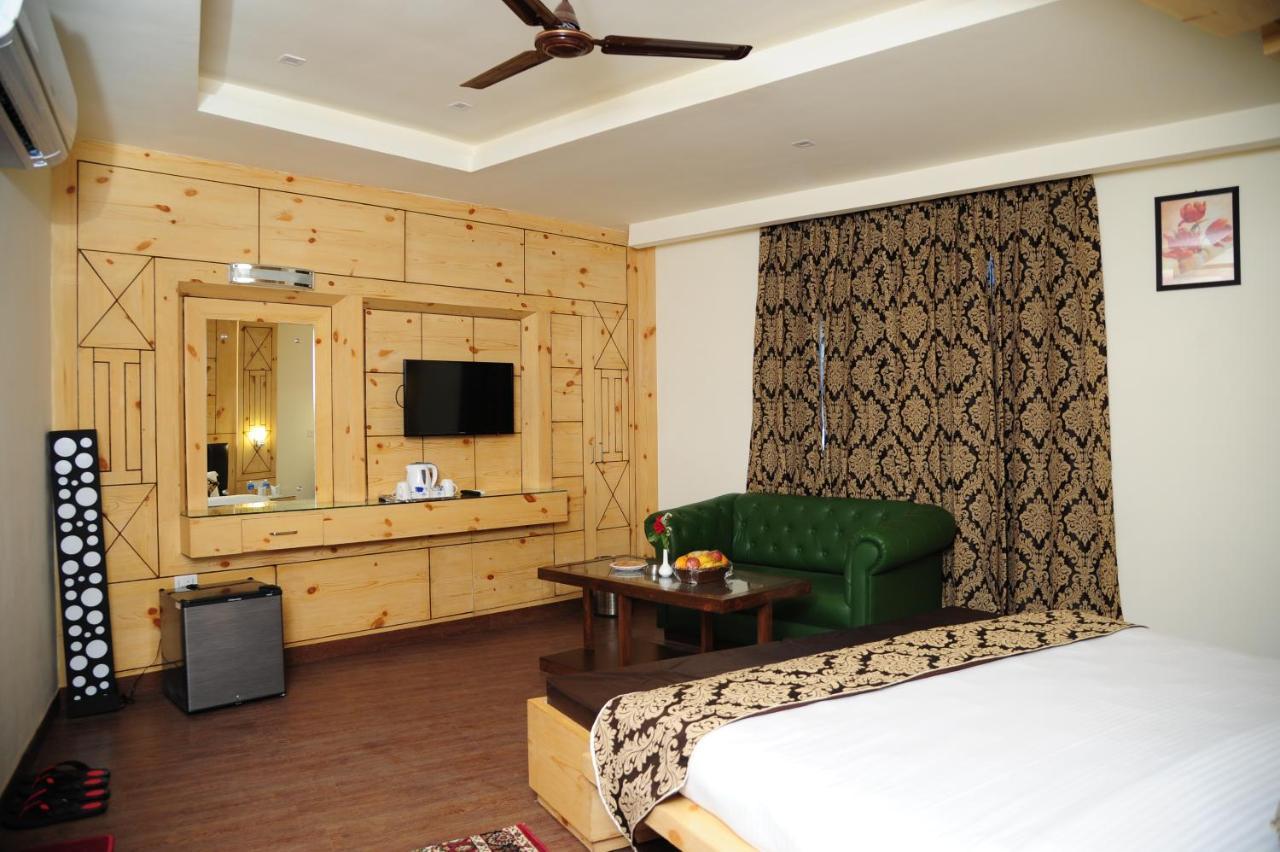 Hotel Grand Sharan คาตรา ภายนอก รูปภาพ