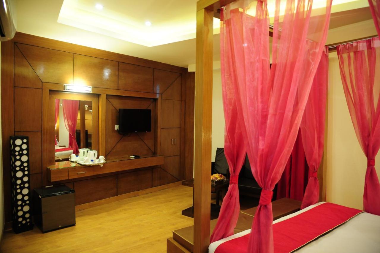 Hotel Grand Sharan คาตรา ภายนอก รูปภาพ